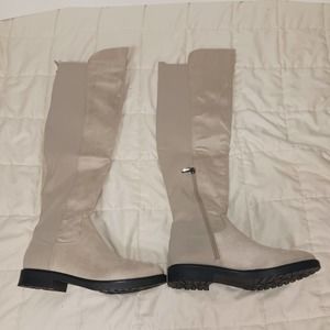 New in Box Size 11 Bandolino Ivory Faithe2 Boots